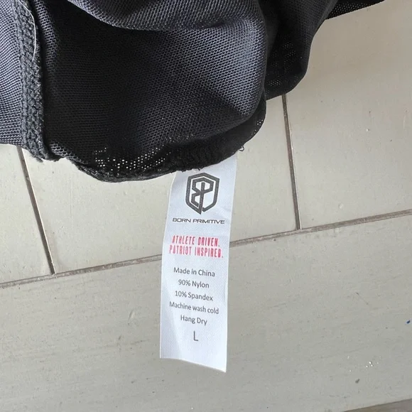 Born primitive resiliency long sleeve mesh hooded crop - Women’s Large - Picture 2 of 6